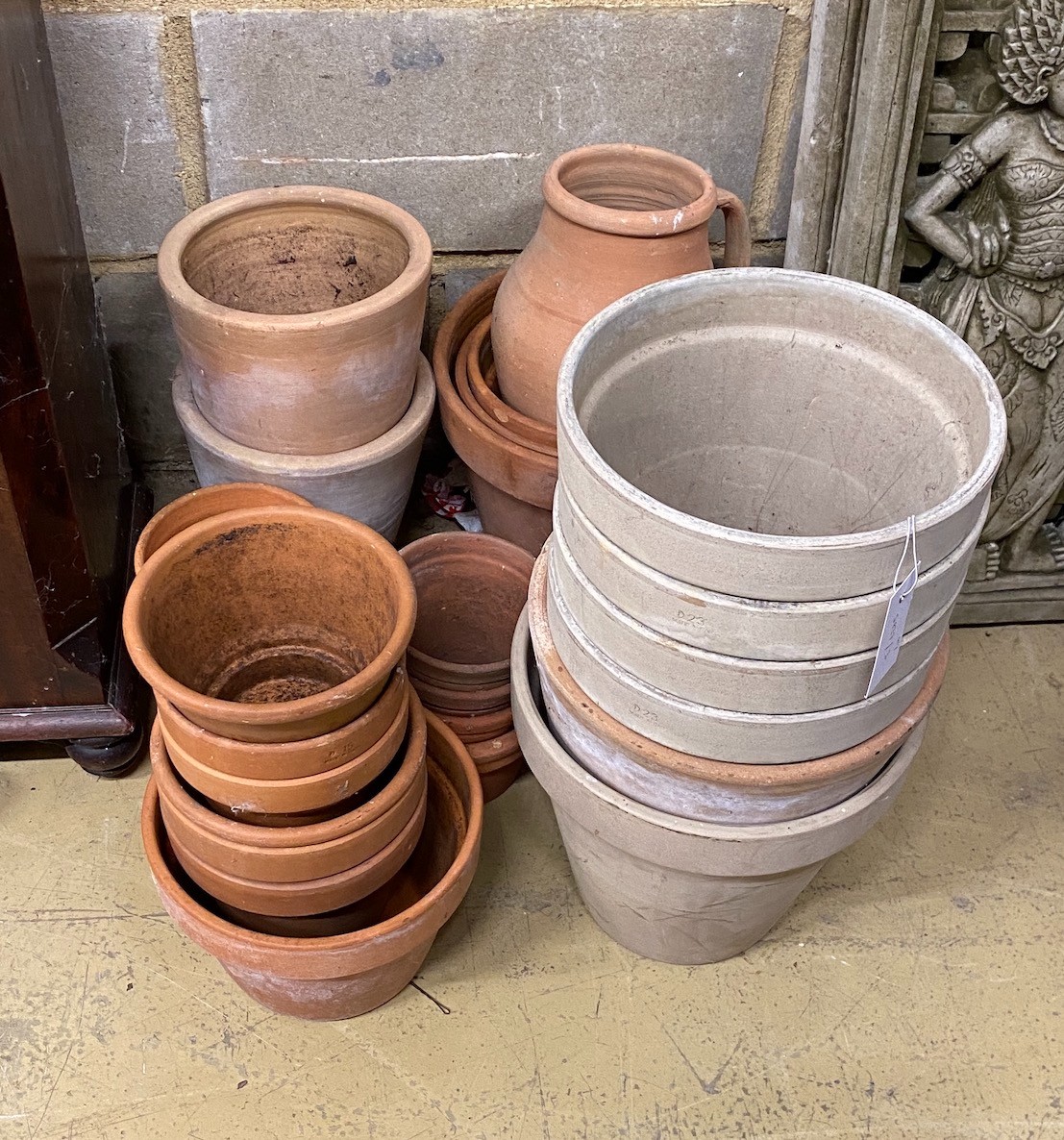 Approximately 26 assorted terracotta pots, largest height 24cm